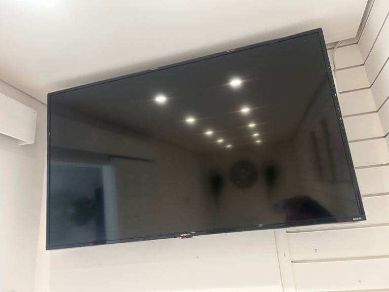 Veltech 50 inch Roku tv 
