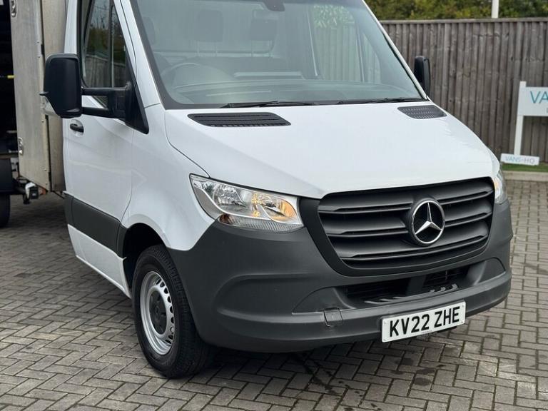 2022 Mercedes-Benz Sprinter 3.5t Progressive Chassis Cab CHASSIS CAB DIESEL Manual
