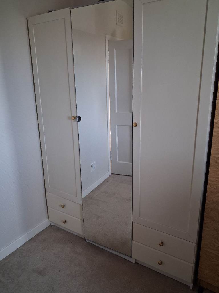 Large Bedroom Wardrobe 