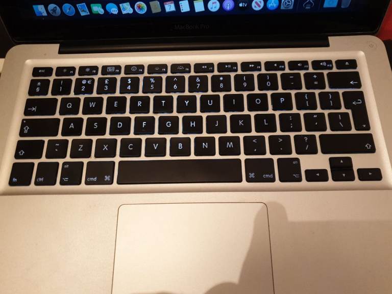 APPLE MACBOOK PRO A1278 13inch LAPTOP WITH CHARGER 2.53GHZ C2D, 4GB DDR3 128GB SSD RUNNING MONTEREY