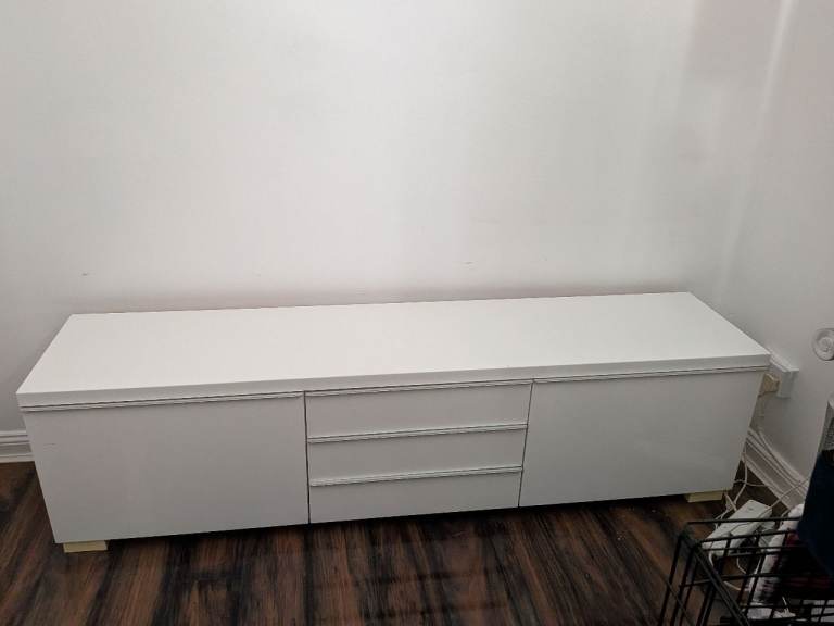 White High Gloss TV Unit / Sideboard – Good Condition