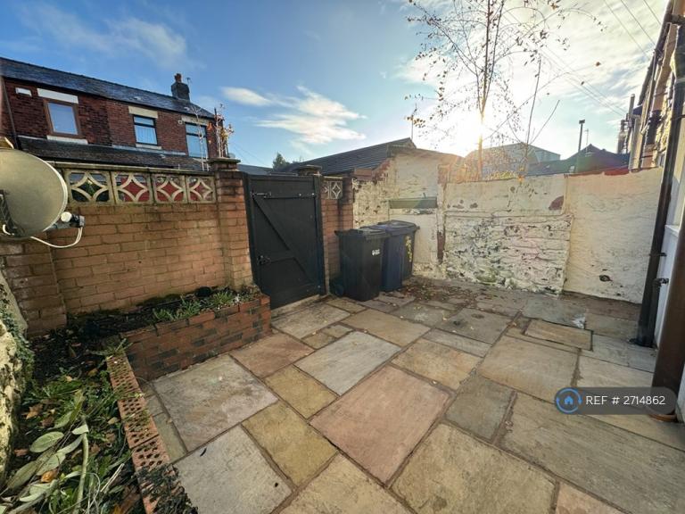 2 bedroom house in Station Road, Bamber Bridge, Preston, PR5 (2 bed) (#2714862)