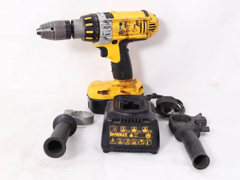Dewalt XRP DC925 18V Cordless Combi Hammer Drill with Charger. Working!
