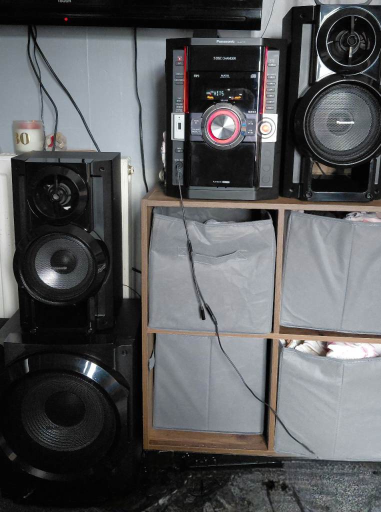 Panasonic ak700 700w 2.1 Stereo System with Speakers – Good Condition