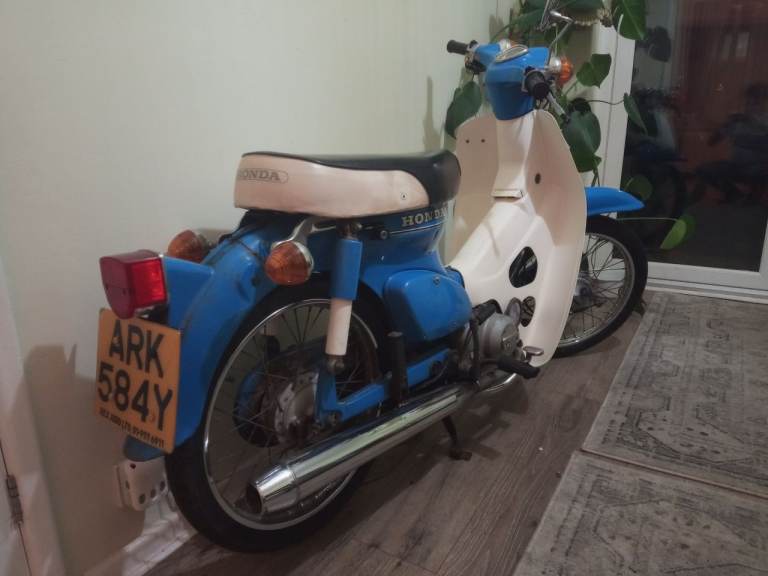 Honda Cub 50,  2 x Honda Caren