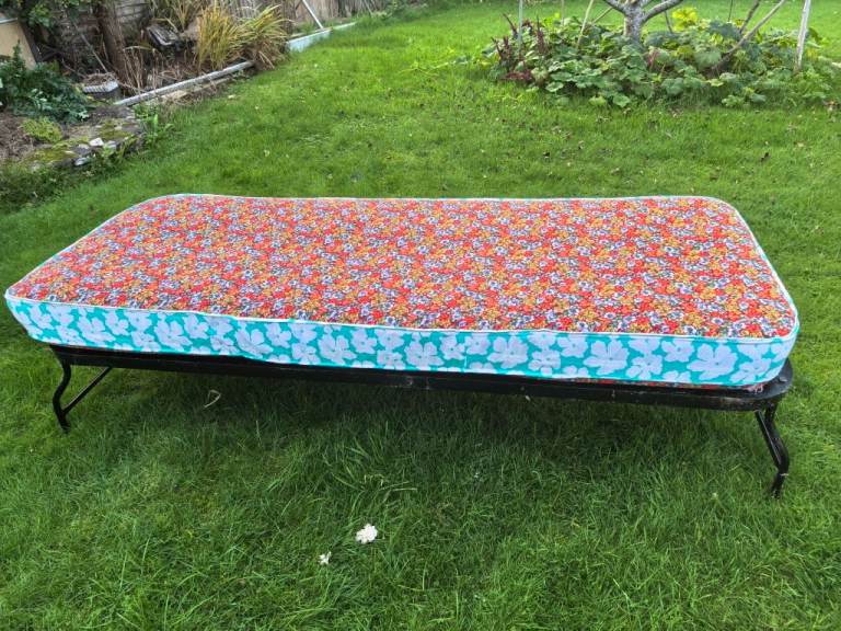 Single Vintage Metal Frame Bed with Mattress – Good Condition!