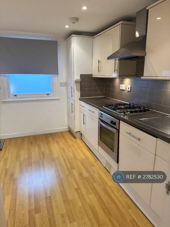 Studio flat in Roman Road, London, E3 (#2782530)