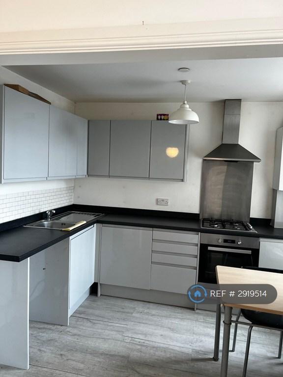 2 bedroom flat in Princes Drive, Colwyn Bay, LL29 (2 bed) (#2919514)