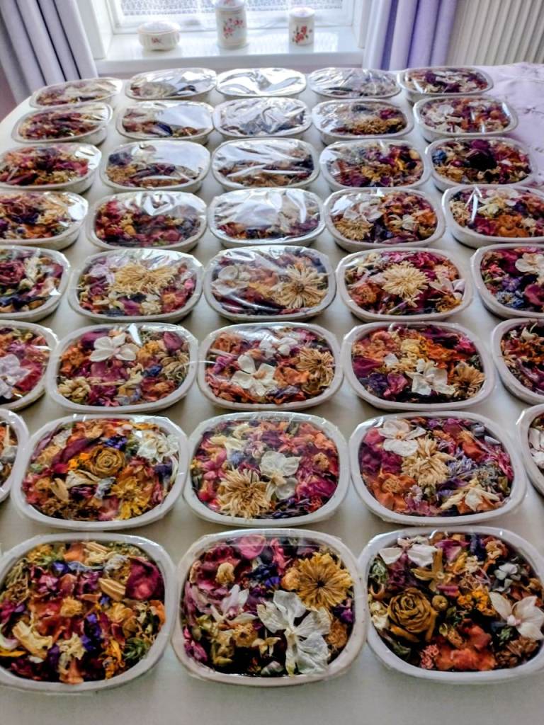  Beautiful Natural Flower Table Displays/Favours. Multiples available @ £2 each see details/photos!