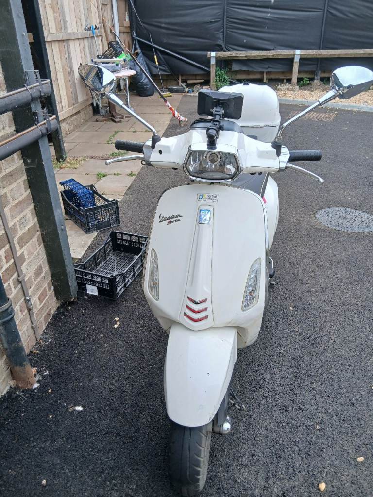 Piaggio, VESPA, 2015, 124 (cc)