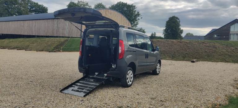 2015 Fiat Doblo 4 Seater WAV Wheelchair Accessible Remote Winch Long MOT only 80k ULEZ