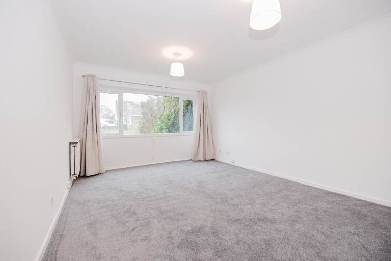 Recently refurbished, 2 bedroom, ground floor flat in Balerno with private gardens – available now