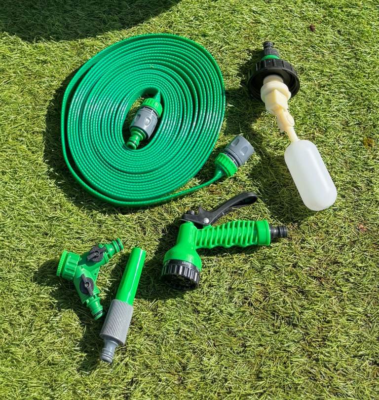 Water Barrel float kit with Green Garden Hose with Spray Gun and Connectors – As Good As New