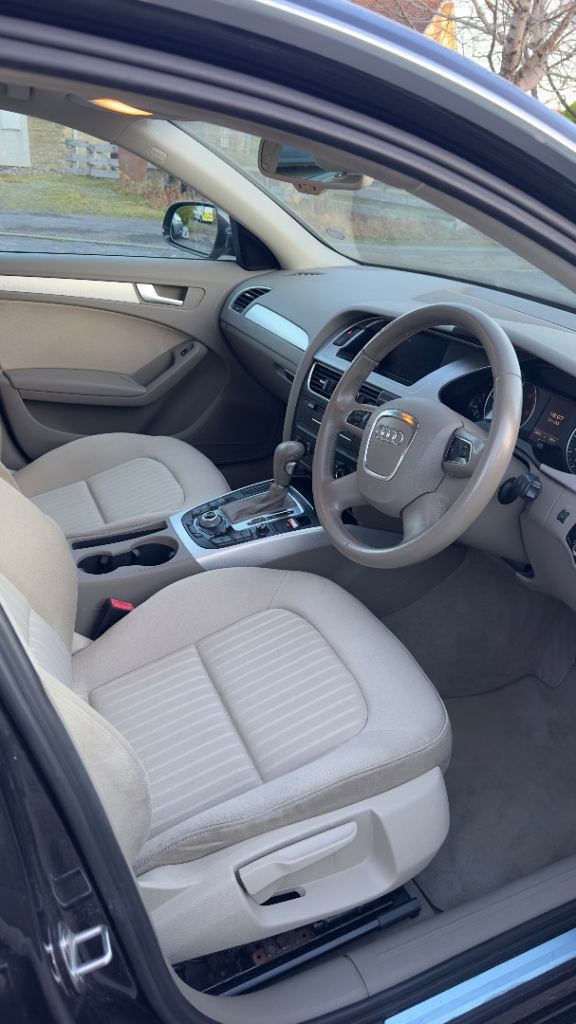 Audi, A4, Saloon, 2010, Semi-Auto, 1968 (cc), 4 doors