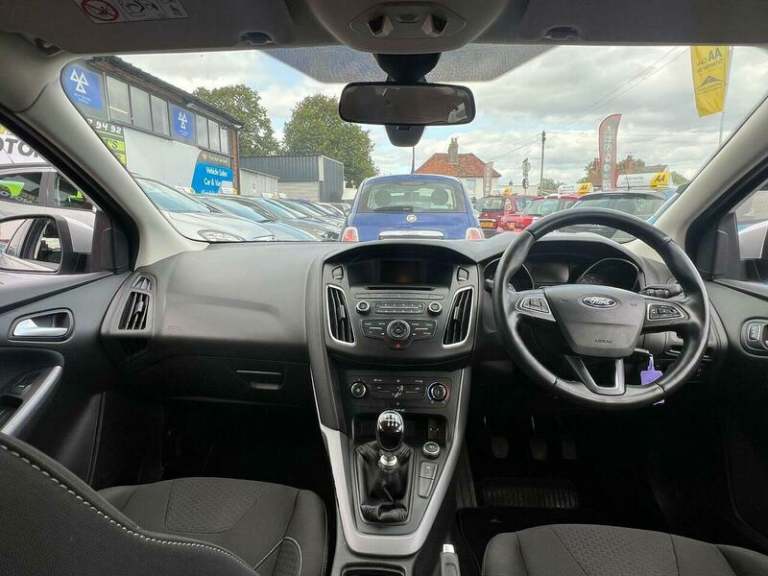 2016 Ford Focus 1.0T EcoBoost Zetec Euro 6 (s/s) 5dr HATCHBACK Petrol Manual