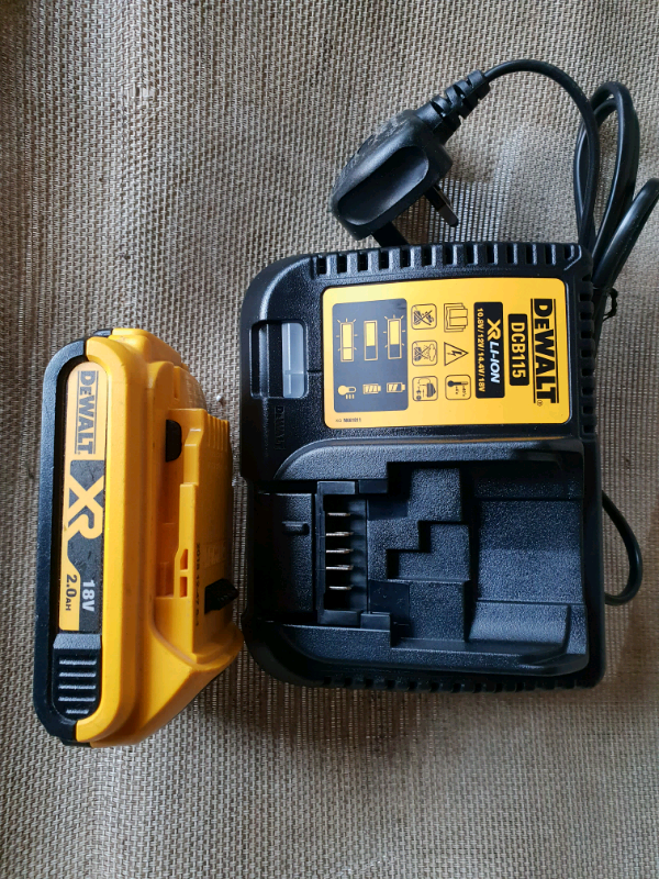 De - walt battery and charger