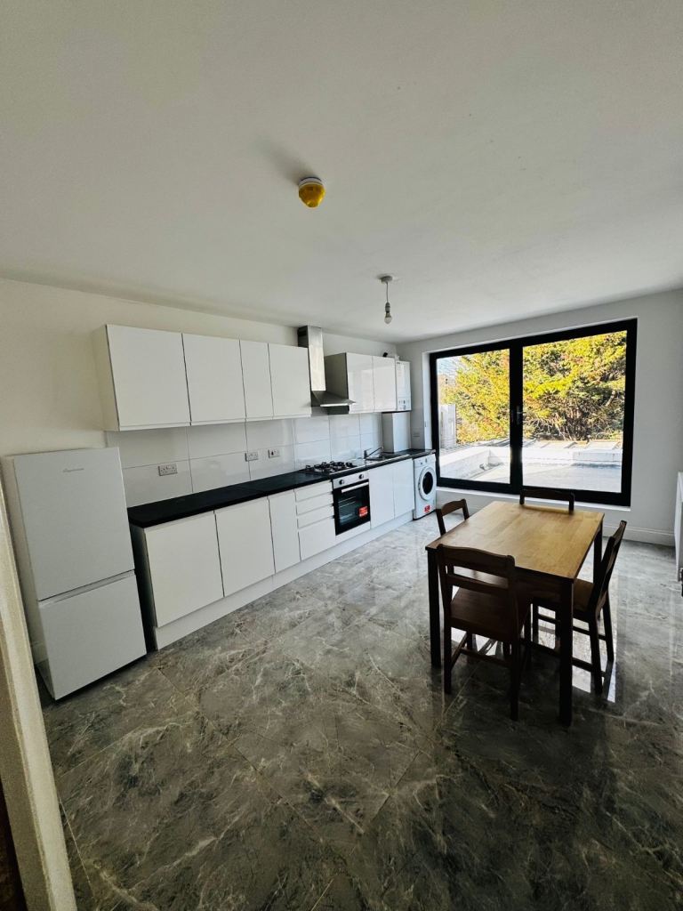 Modern Double Room in Thornton Heath 