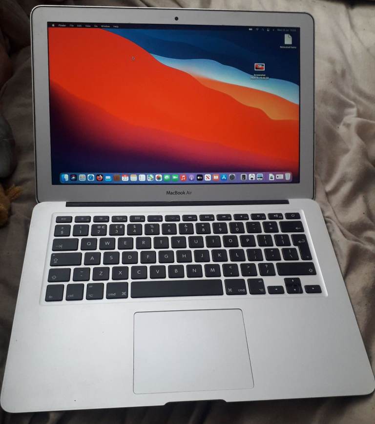 Apple Macbook Air Laptop - 13 inch 256gb SSD Big Sur with Windows 10 **FREE DELIVERY**