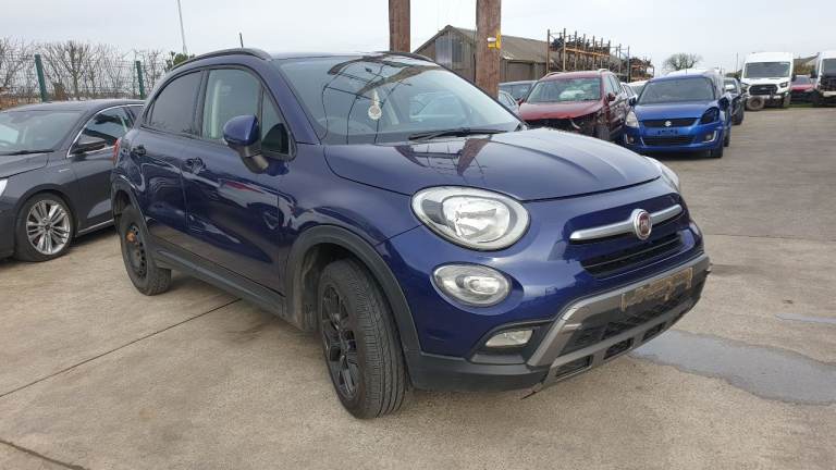 **For breaking** Fiat 500X Cross Multijet, 1.6 diesel 6 speed (2015).