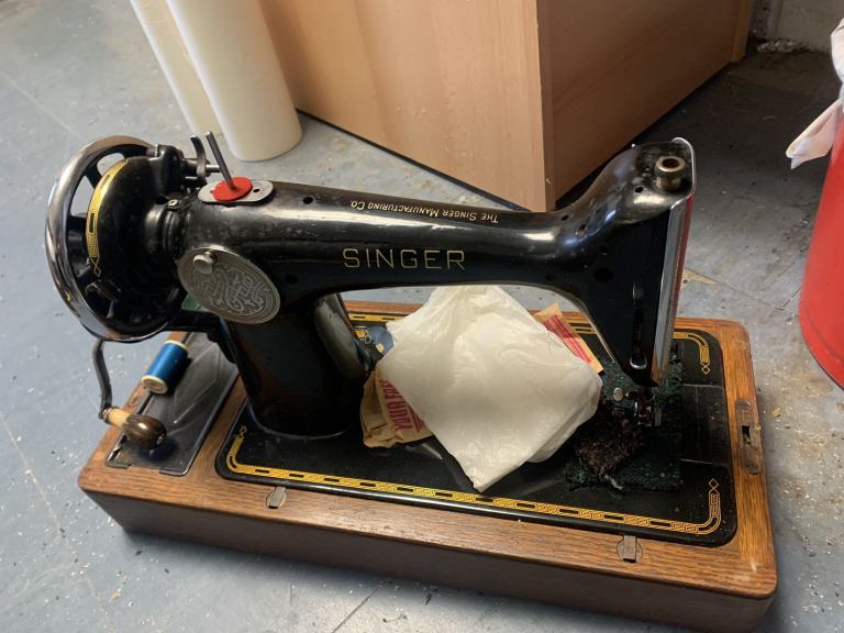 Singer manual sewing machine 