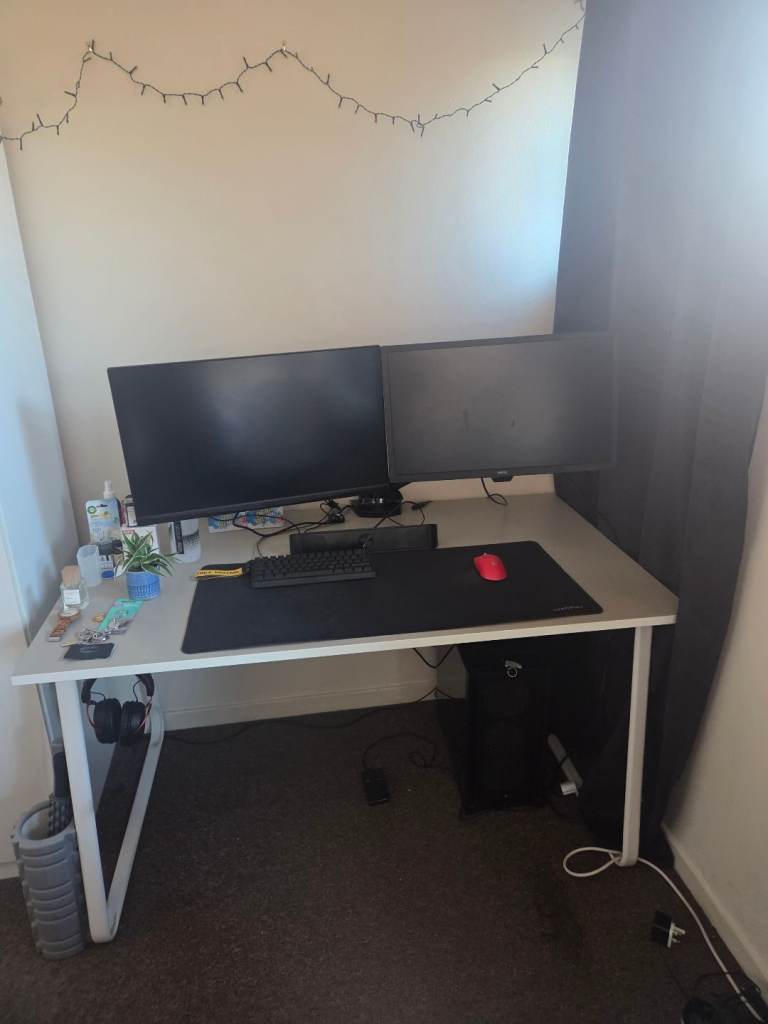 IKEA HUVUDSPELARE GAMING DESK