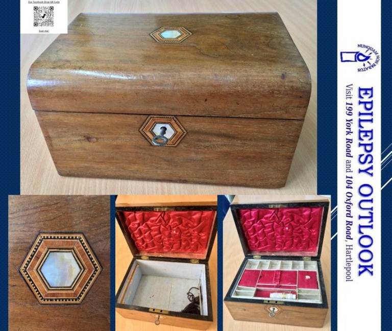 Vintage Wooden Sewing Box, L25cm x D17.5cm x H13cm