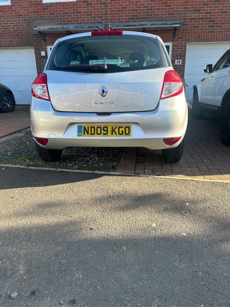 2009 Renault clio 32,000 miles