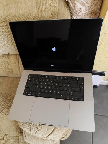【美品】MacBook PRO M1 Office、FINAL CUT付き Apple MacBook Pro 16-inch (M1 Pro, 16GB RAM, 512GB) Logic Pro