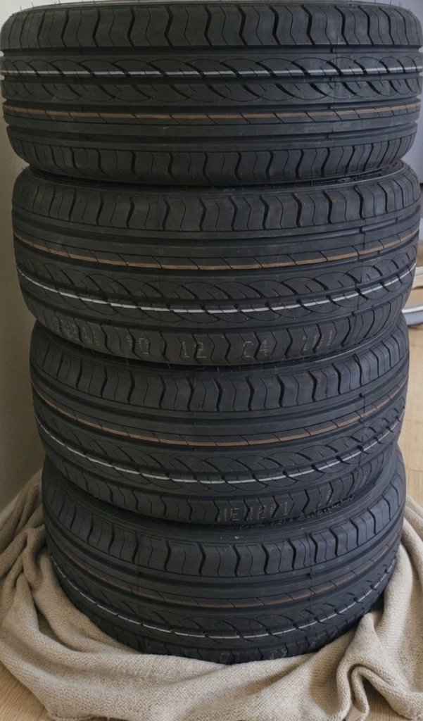 17" 4 brand new tyres 195 40 17 