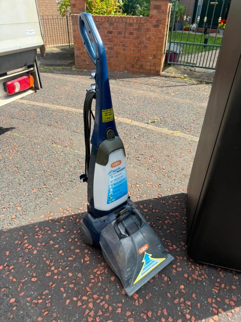 Vax Carpet Cleaner - Blue & Grey Upright Model. Online price £120 R price £49