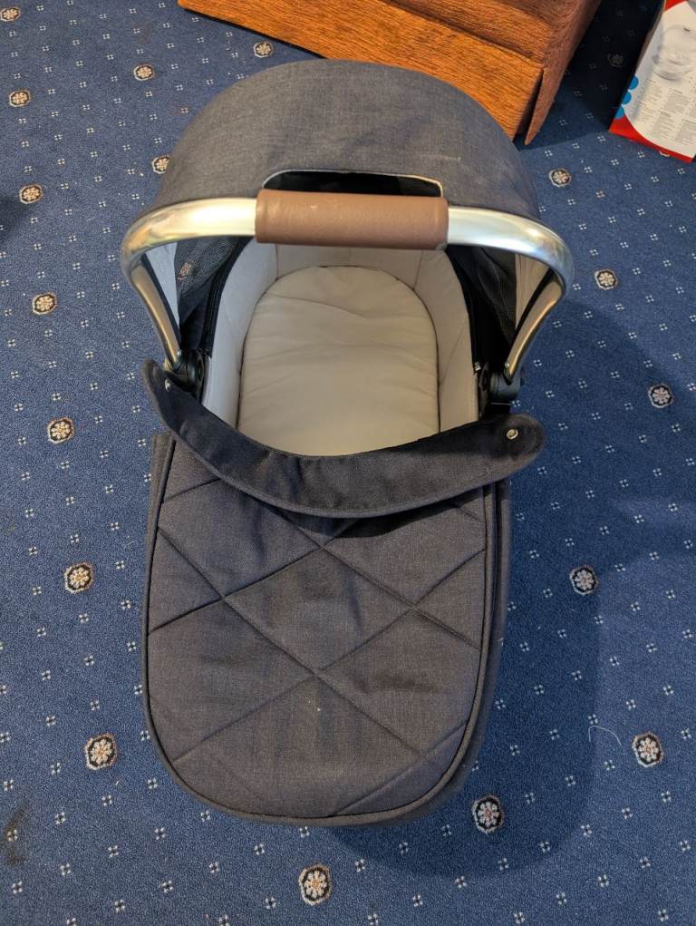 Mama's and Papa's Travel System 