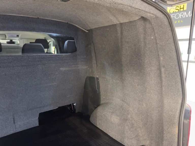  Volkswagen Transporter 2.0 TDI T32 Highline Kombi DSG FWD SWB Euro 6 (s/s) 5dr Diesel Automatic