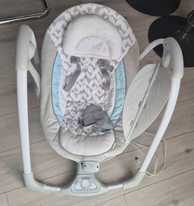 Ingenuity Comfort 2 Go Portable Electric Baby Swing in Very Good condition