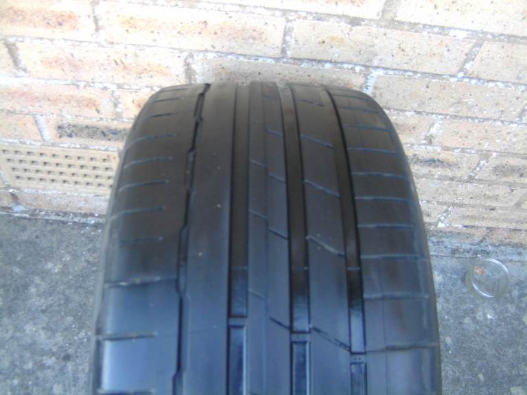 HANKOOK VENTUS S1 EVO 3 SIZE 235/35YR19 PART WORN TYRE NO REPAIRS GREAT TREAD