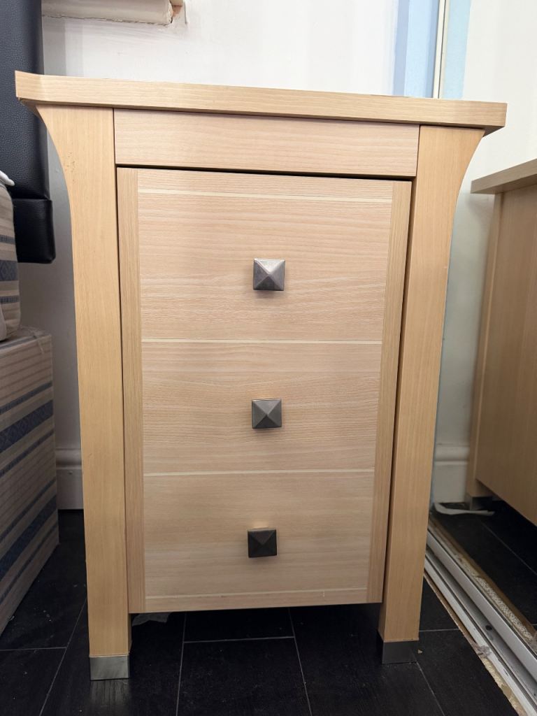 2 Light beige wood bedside tables