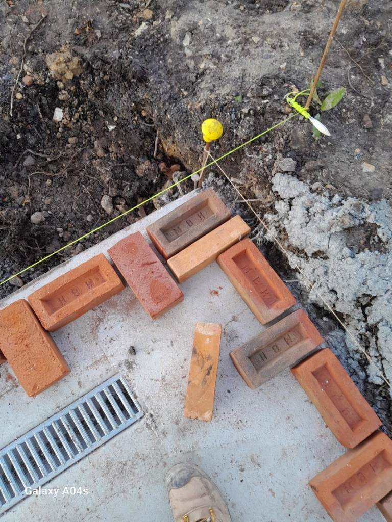 Bricklayer/Builder available