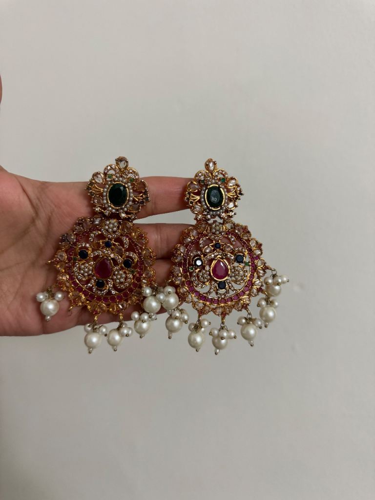 Earrings 