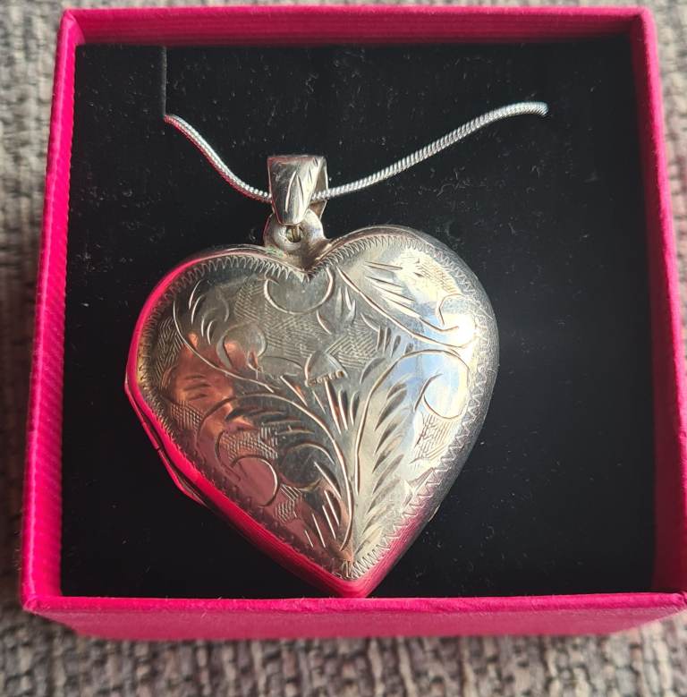 Gorgeous Antique Sterling Silver 925 Necklace and Locket