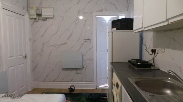 Modern Studio Apartment LU11LN