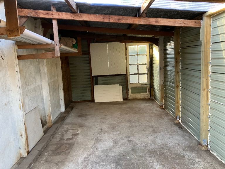 LARGE DOUBLE DOOR GARAGE 