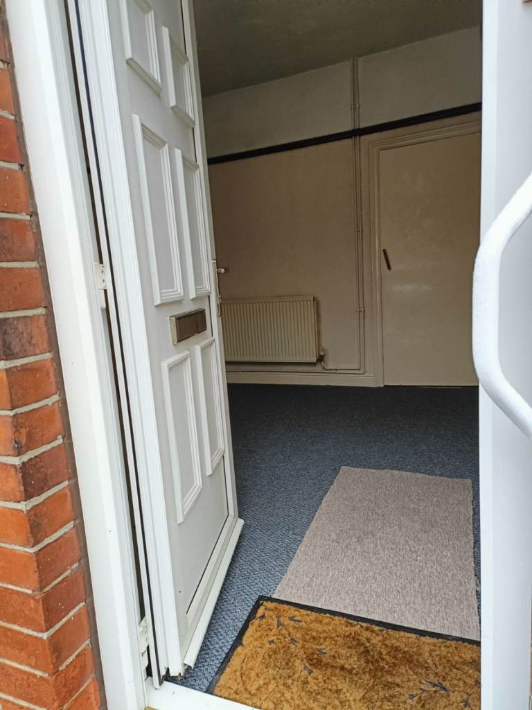 2 bed terraced house to let