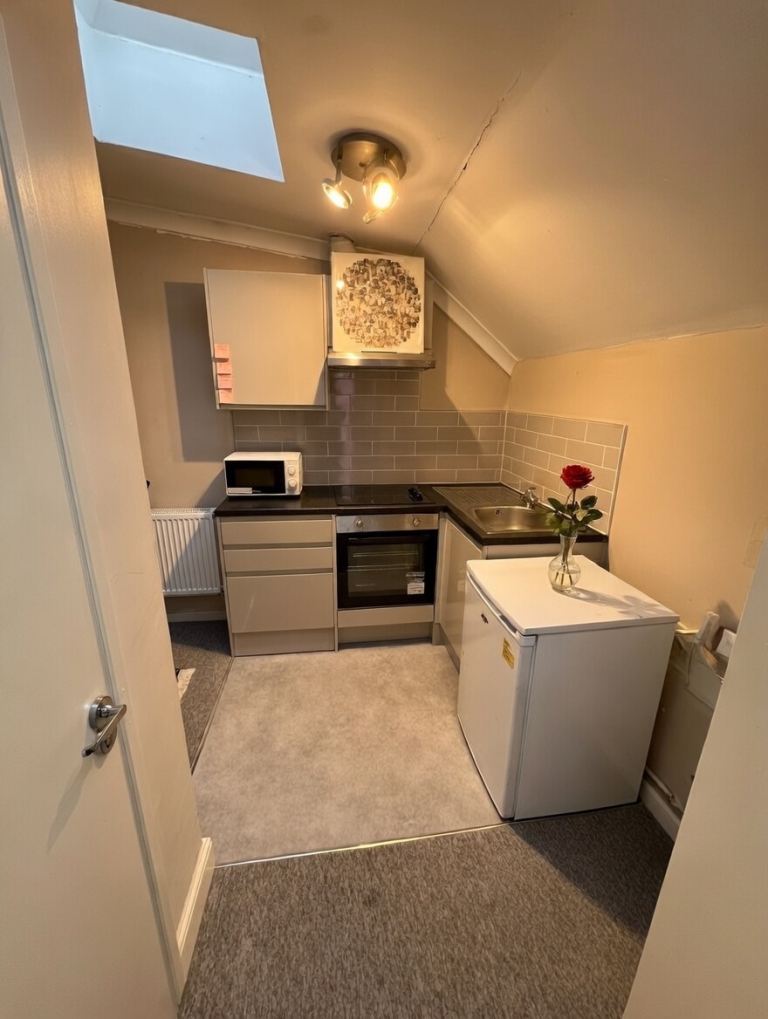 Studio Flat, Finchley Road, NW3