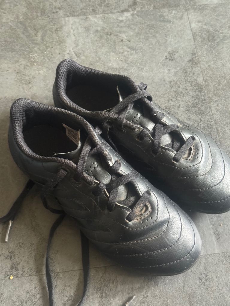 13k Black Football Boots – Good Condition