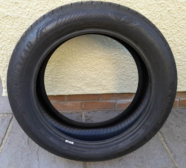 Goodyear Efficient Grip 2 Tyre 225/55 R19