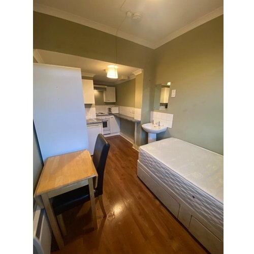 Bedsit In Zone 1, Hogarth Road, Earls Court, SW5 0PU