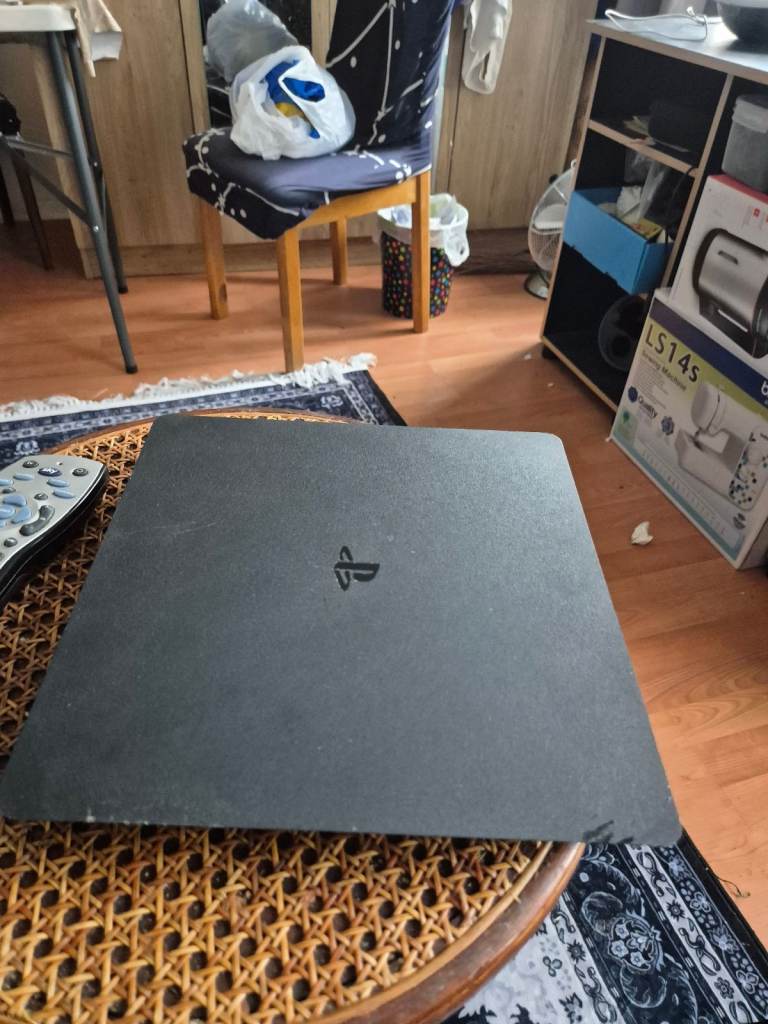 image for PlayStation 4 mint condition £100 ono