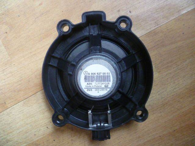 Mercedes W906 Front Left Right Door Audio Speaker A9068270060