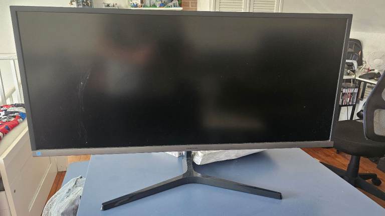 Samsung Ultra-wide QHD monitor
