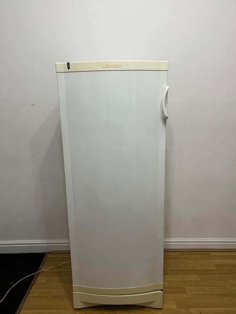 Can deliver ✅ Large fridge for drinks beers or student multiple occupancy housing