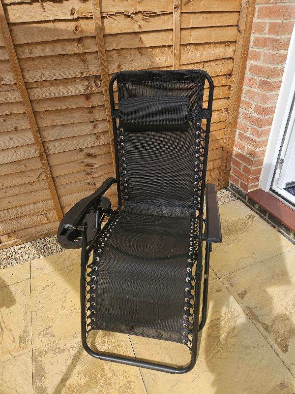Black Reclining Garden Chair – Good Condition